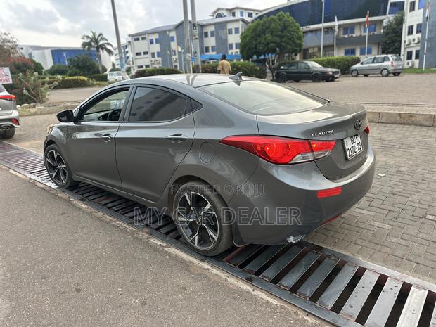 Hyundai Elantra GLS Sedan FWD (1.8L 4cyl 6M) 2013 Gray