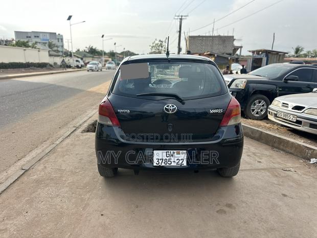 Toyota Yaris Base Hatchback 5dr 2010 Black