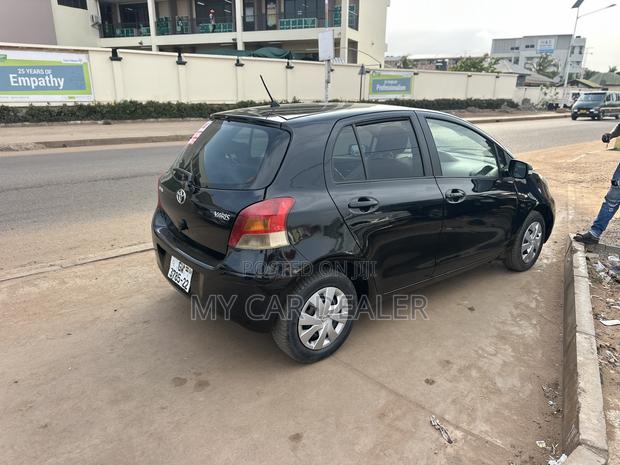 Toyota Yaris Base Hatchback 5dr 2010 Black