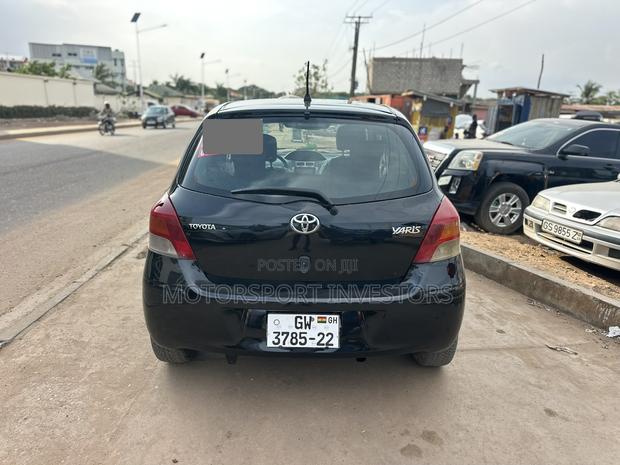 Toyota Yaris Base Hatchback 5dr 2010 Black