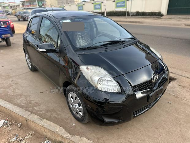 Toyota Yaris Base Hatchback 5dr 2010 Black