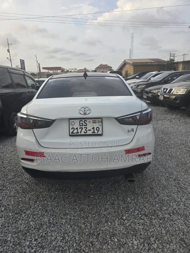 Toyota Yaris LE Hatchback 3dr 2017 White
