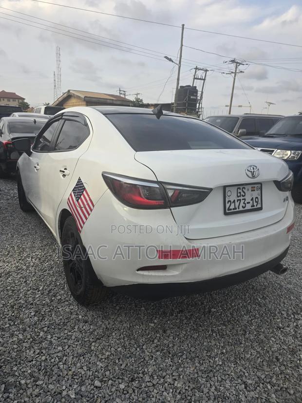 Toyota Yaris LE Hatchback 3dr 2017 White