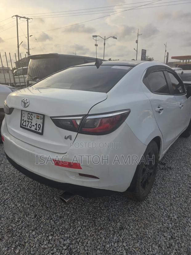 Toyota Yaris LE Hatchback 3dr 2017 White