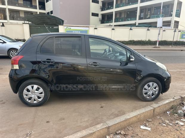Toyota Yaris Base Hatchback 5dr 2010 Black