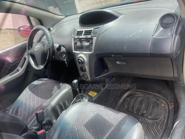 Toyota Yaris Base Hatchback 3dr 2010 Black