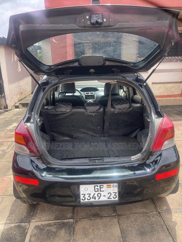 Toyota Yaris Base Hatchback 3dr 2010 Black