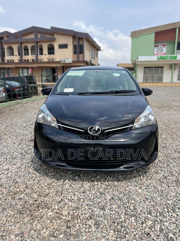Toyota Vitz 1.3 FWD 5dr 2015 Black