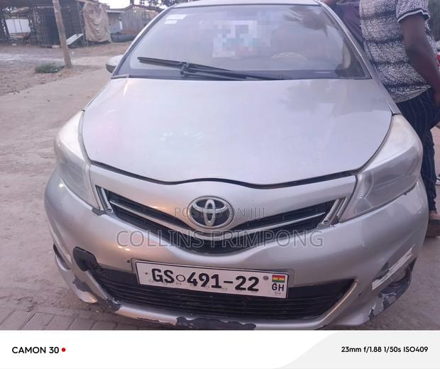 Toyota Yaris L Hatchback 5dr 2012 Gray