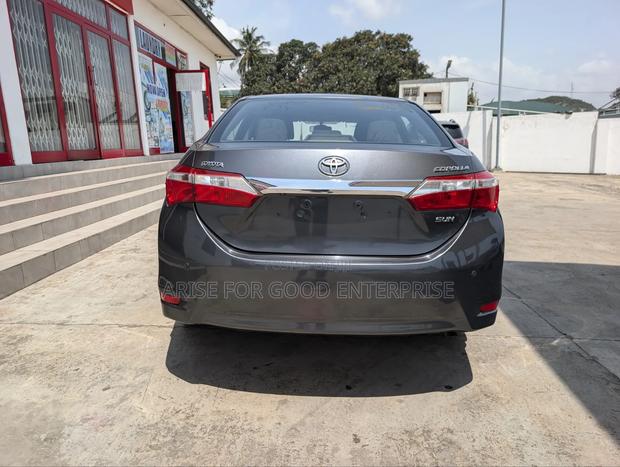 Toyota Corolla LE 4dr Sedan (1.8L 4cyl 4A) 2013 Gray