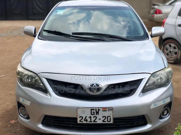 Toyota Corolla LE 4dr Sedan (1.8L 4cyl 4A) 2013 Silver