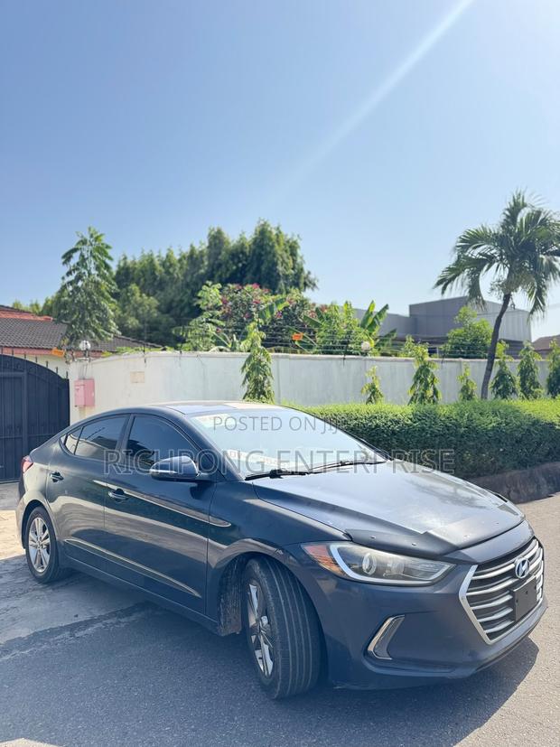 Hyundai Elantra SE Sedan FWD (2.0L 4cyl 6M) 2017 Burgundy