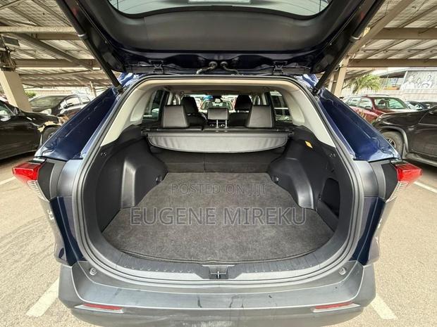 Toyota RAV4 XLE Premium FWD 2020 Blue