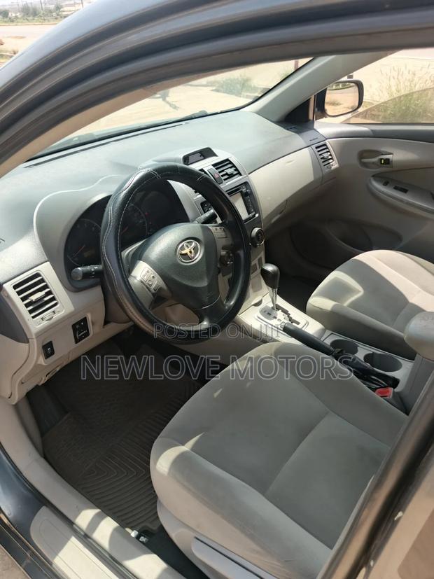Toyota Corolla L 4-Speed Automatic 2013 Gray