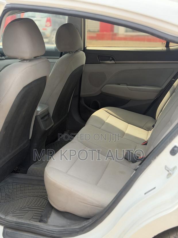 Hyundai Elantra SEL 2018 White
