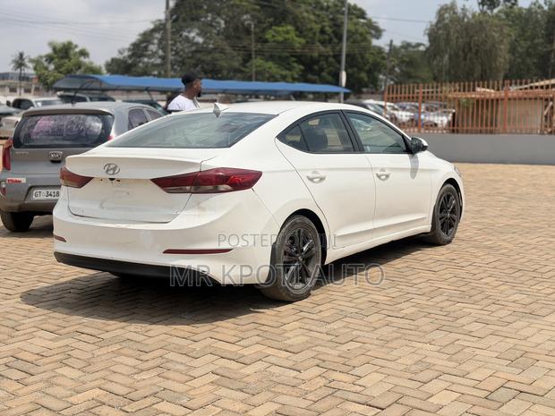Hyundai Elantra SEL 2018 White