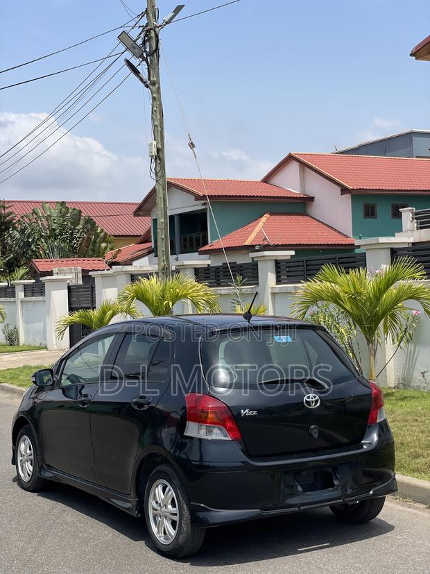 Toyota Vitz 1.5 FWD 5dr 2010 Black