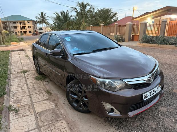 Toyota Camry XLE 4dr Sedan (2.5L 4cyl 6A) 2014 Brown
