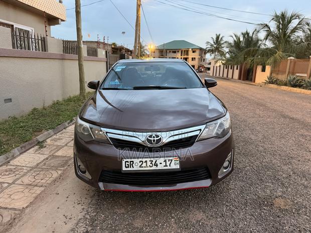 Toyota Camry XLE 4dr Sedan (2.5L 4cyl 6A) 2014 Brown