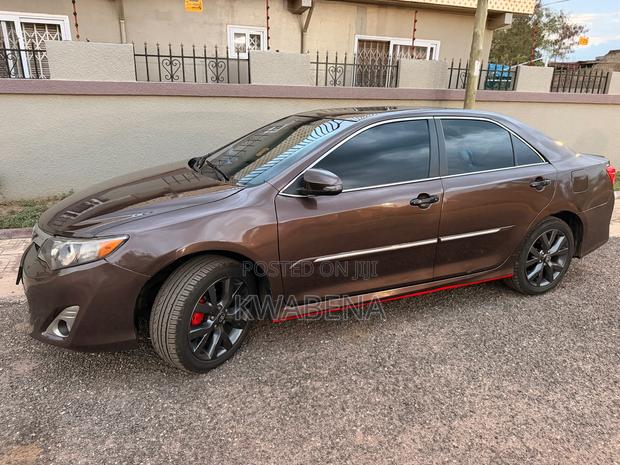Toyota Camry XLE 4dr Sedan (2.5L 4cyl 6A) 2014 Brown