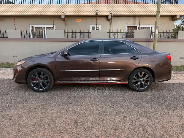 Toyota Camry XLE 4dr Sedan (2.5L 4cyl 6A) 2014 Brown