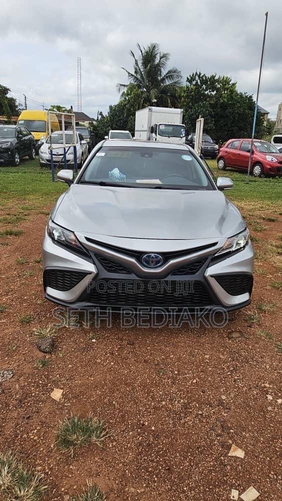 Toyota Camry SE 2021 Gray