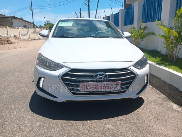 Hyundai Elantra Limited Sedan FWD (2.0L 4cyl 6A) 2017 White
