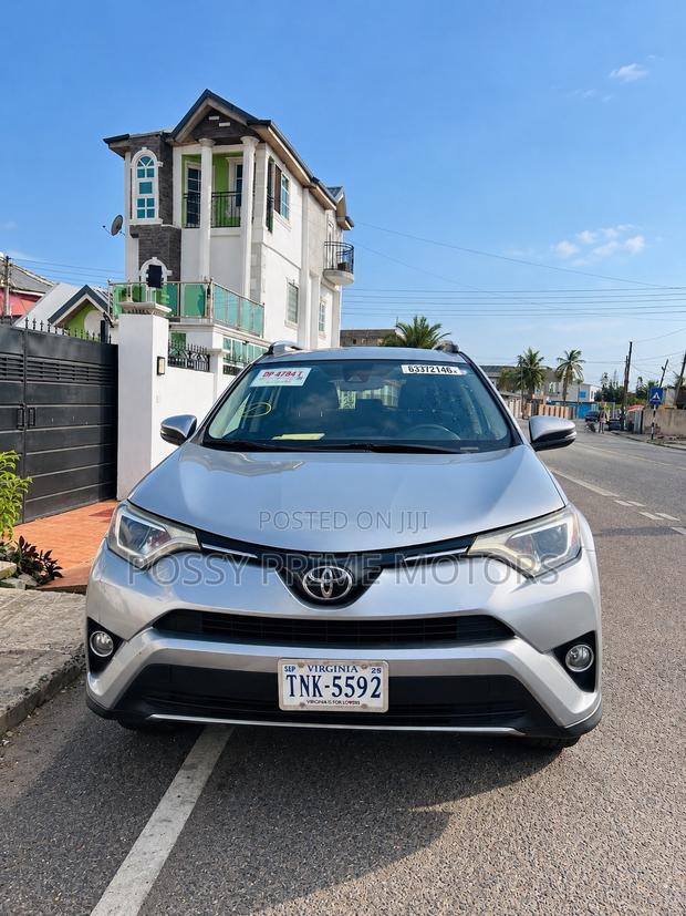 Toyota RAV4 XLE 4dr SUV AWD (2.5L 4cyl 6A) 2018 Silver