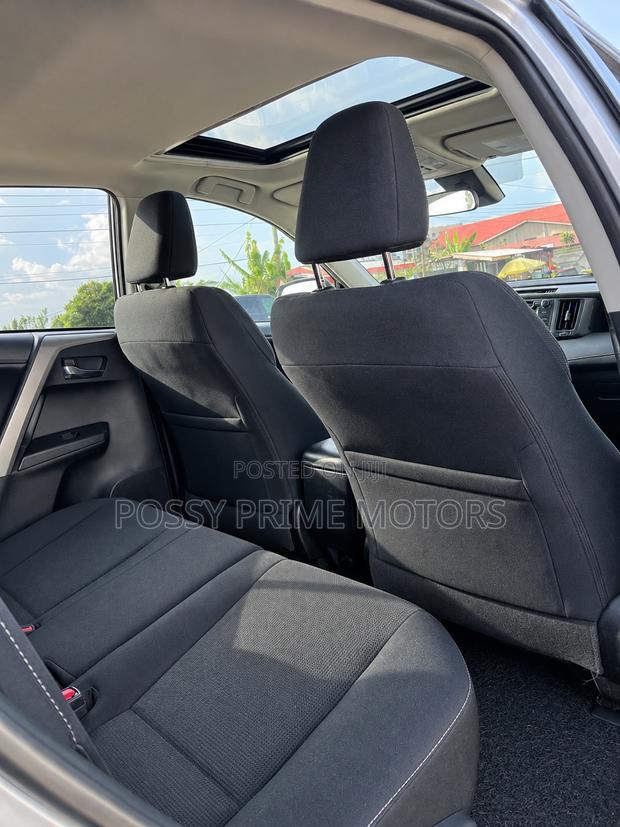 Toyota RAV4 XLE 4dr SUV AWD (2.5L 4cyl 6A) 2018 Silver