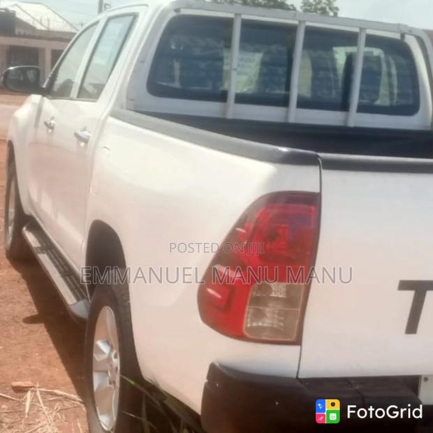 Toyota Hilux 2019 White