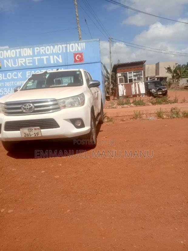 Toyota Hilux 2019 White