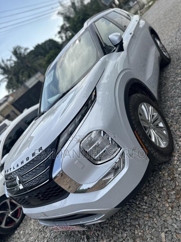 Mitsubishi Outlander SE Special Edition 2023 White