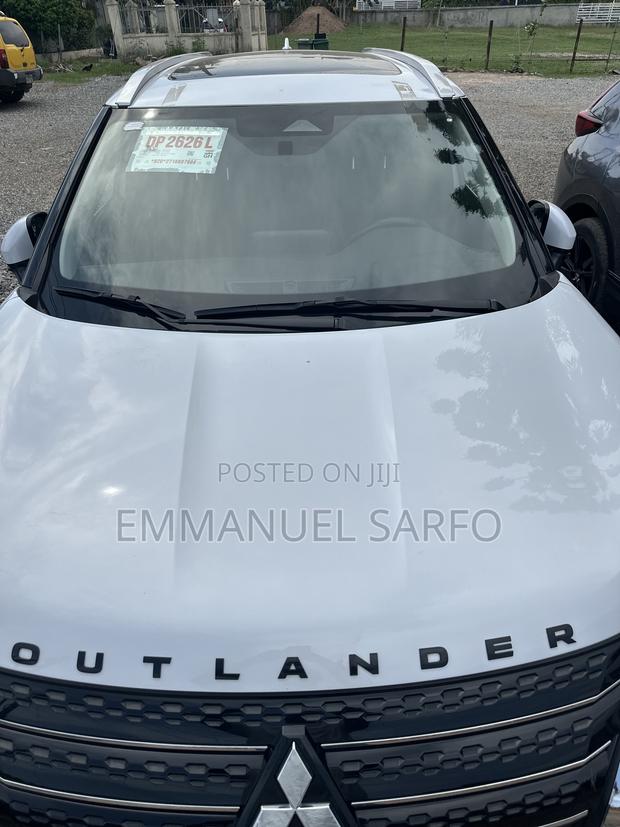Mitsubishi Outlander SE Special Edition 2023 White