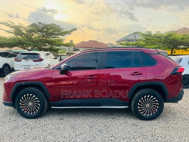 Toyota RAV4 2021 Red