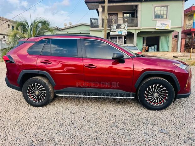 Toyota RAV4 2021 Red
