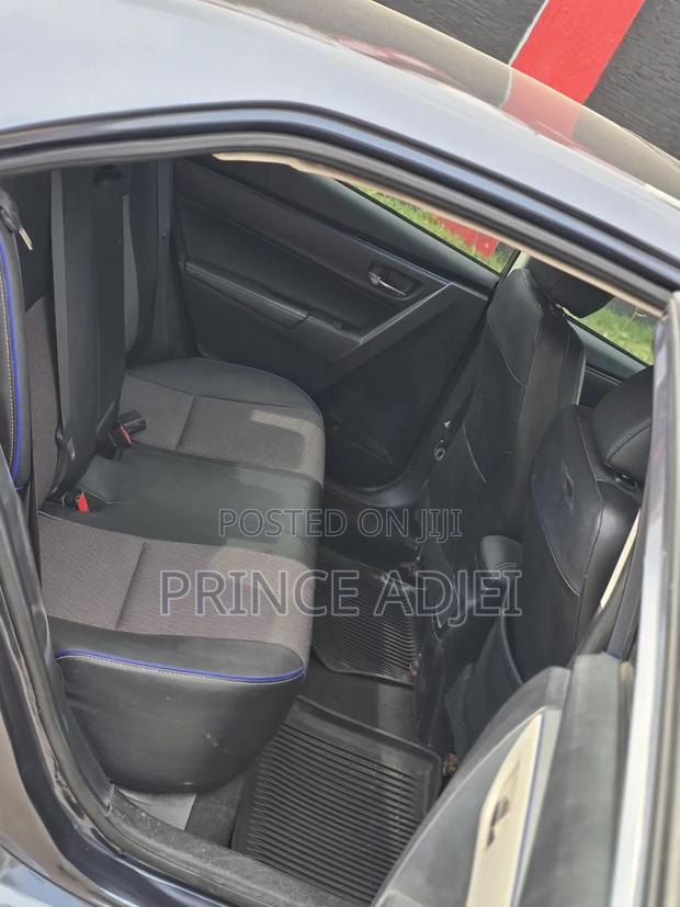 Toyota Corolla SE (1.8L 4cyl 2A) 2018 Gray