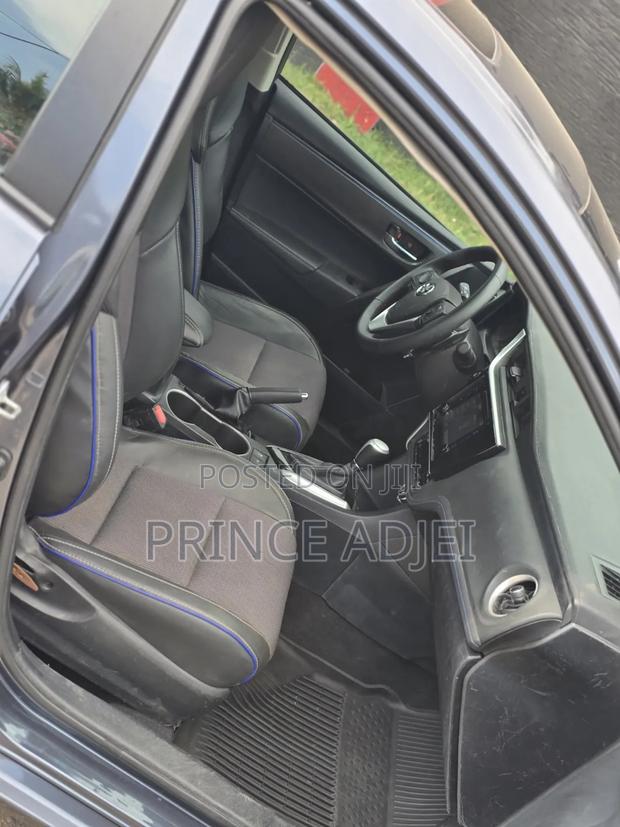 Toyota Corolla SE (1.8L 4cyl 2A) 2018 Gray