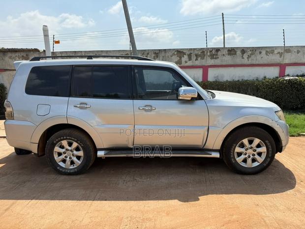 Mitsubishi Pajero 2018 Silver