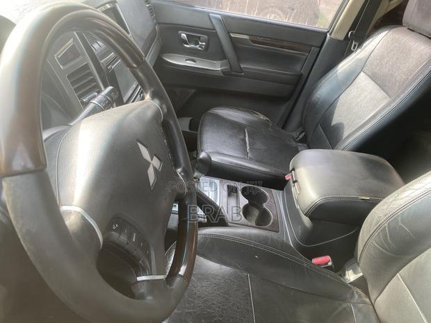 Mitsubishi Pajero 2018 Silver