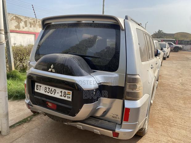Mitsubishi Pajero 2018 Silver