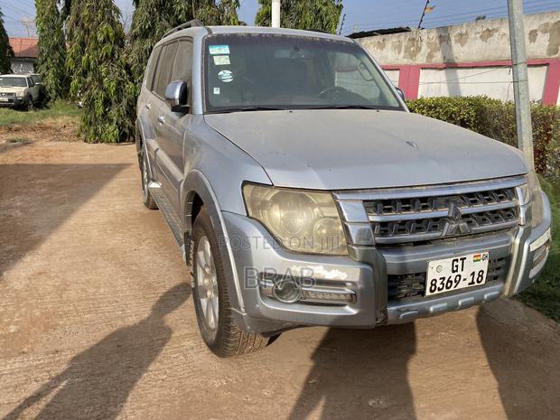 Mitsubishi Pajero 2018 Silver