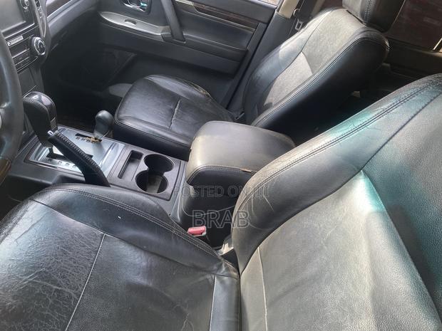 Mitsubishi Pajero 2018 Silver
