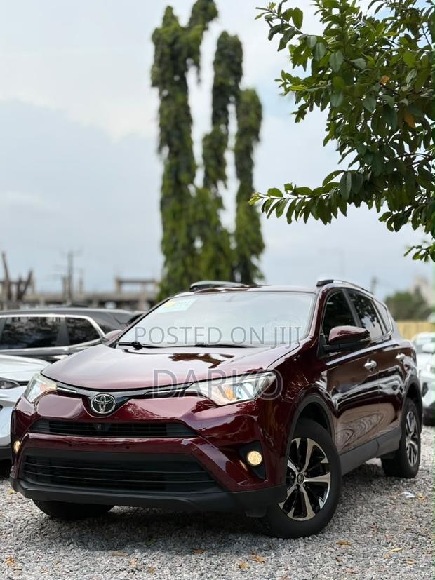 Toyota RAV4 XLE 4dr SUV (2.5L 4cyl 6A) 2018 Red
