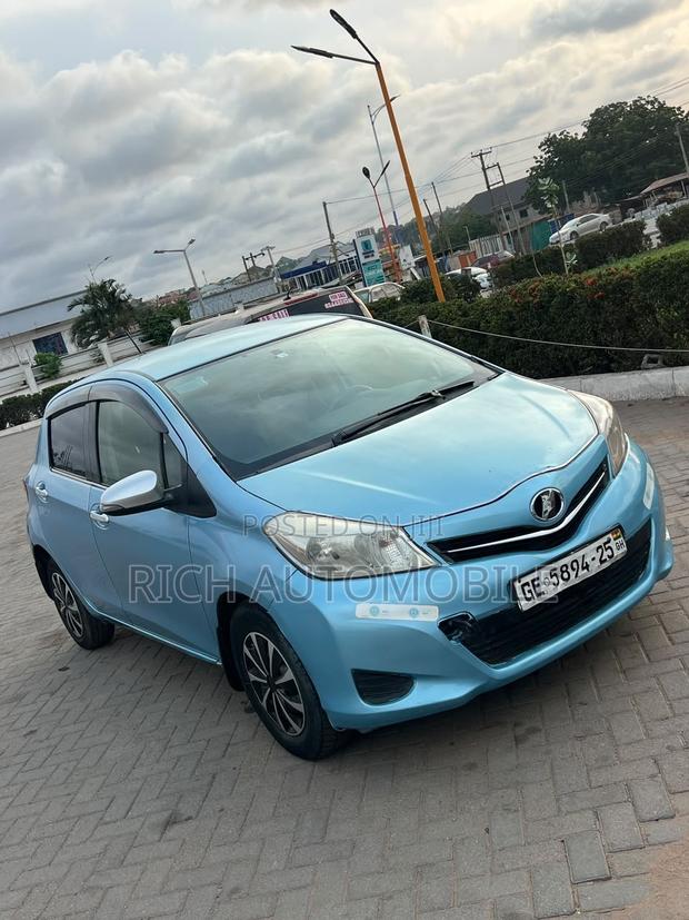 Toyota Vitz 1.3 FWD 3dr 2012 Blue