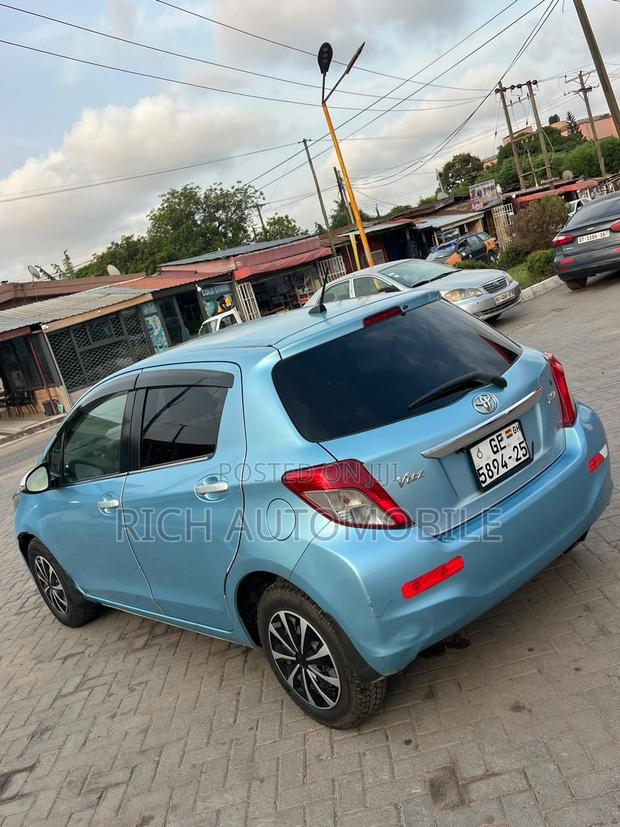 Toyota Vitz 1.3 FWD 3dr 2012 Blue