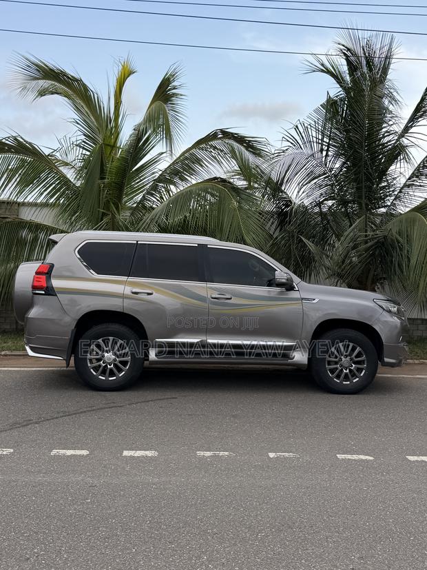 Toyota Land Cruiser Prado 2010 Brown