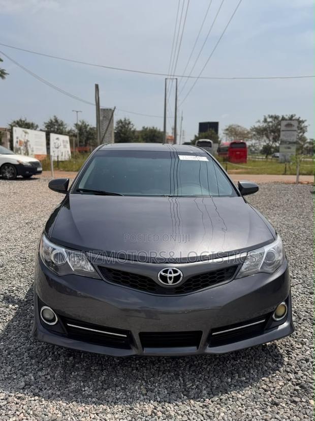 Toyota Camry SE 4dr Sedan (2.5L 4cyl 6A) 2014 Gray