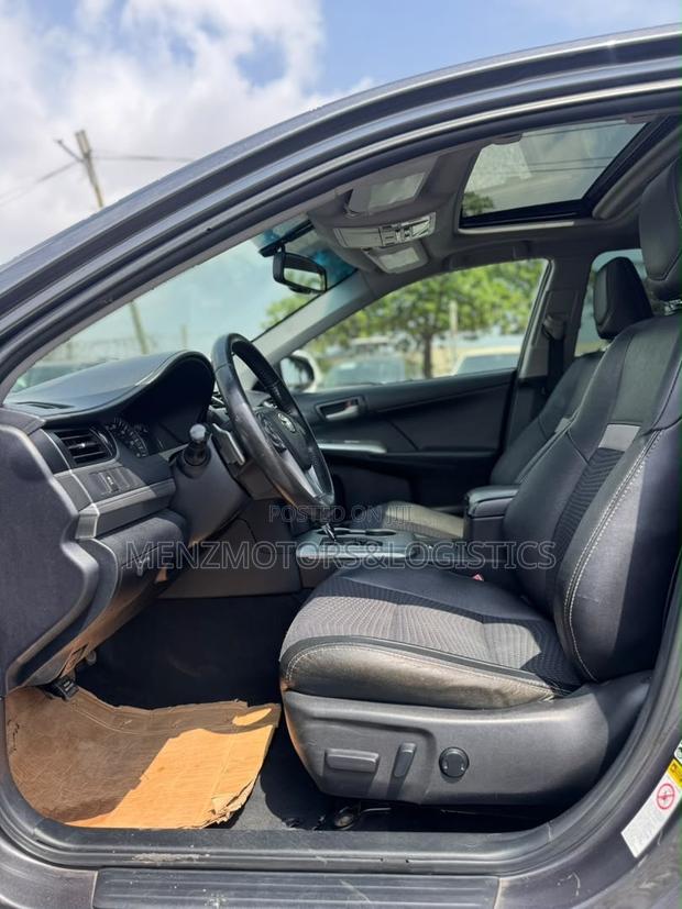 Toyota Camry SE 4dr Sedan (2.5L 4cyl 6A) 2014 Gray