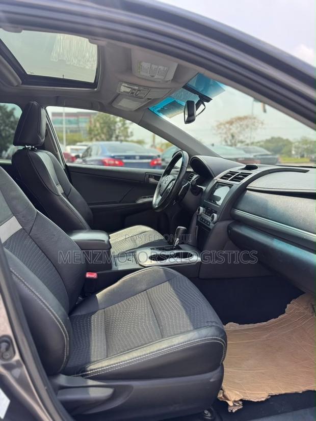 Toyota Camry SE 4dr Sedan (2.5L 4cyl 6A) 2014 Gray