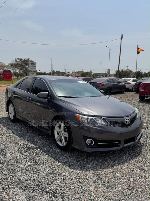 Toyota Camry SE 4dr Sedan (2.5L 4cyl 6A) 2014 Gray